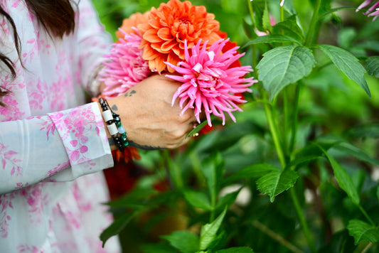 Armband Kaffe Onyx med Naturpärlor 6mm