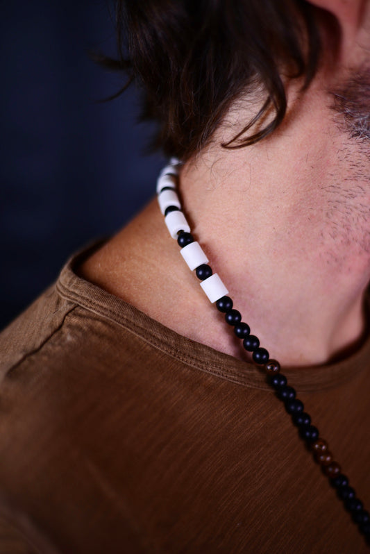 Halsband Korp med naturpärlor