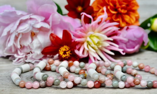 Kalcedon med Naturpärlor 8mm