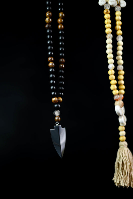 Halsband Pil med naturpärlor